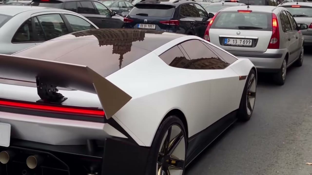Roadster AI video FAQ: photos, limits, credits and rights